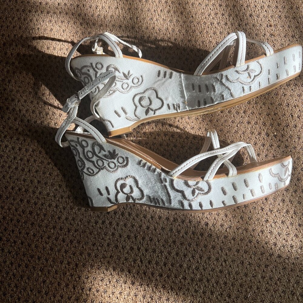 Vintage Fioni, Designed Heel Platform Sandal, Cream with Embroidered heel, 10M